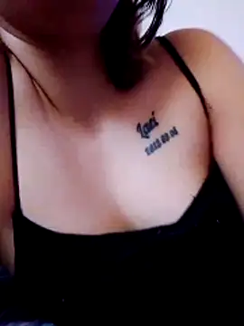 Snapshot of Themaskedgirl21 chatting on February 2026 01:43:01 PM Themaskedgirl21 online show from February 2026 01:43:01 PM