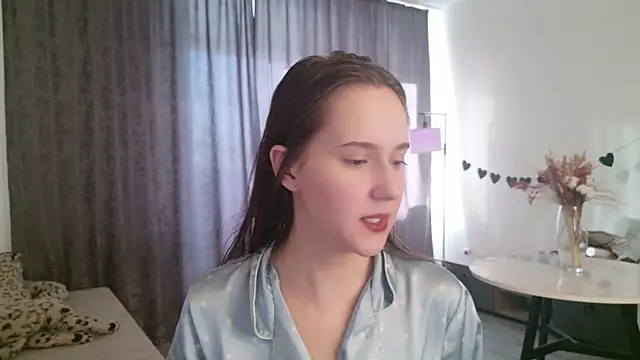 Snapshot of LucyRose3 chatting on February 2026 01:10:01 PM LucyRose3 online show from February 2026 01:10:01 PM