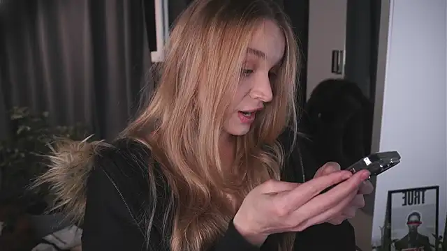 lisa schiele online show from October 2025 08:13:02 PM