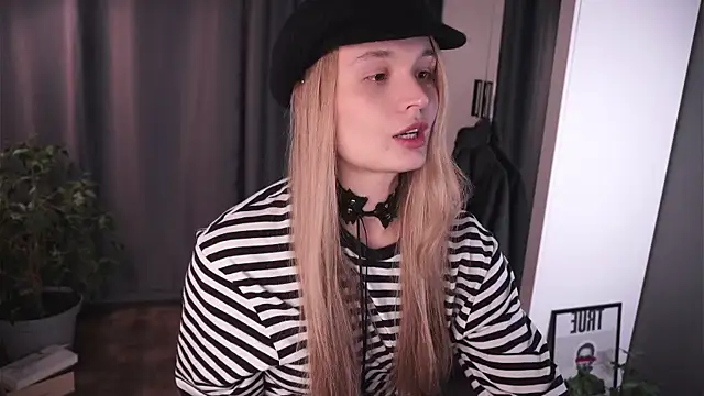 lisa schiele online show from November 2025 08:20:02 PM