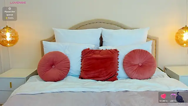 ElzaJons online show from September 2025 12:21:02 PM