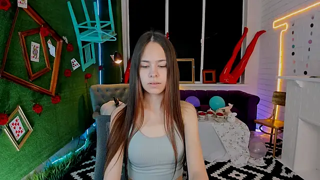 Snapshot of UliaNeer chatting on September 2025 05:07:02 AM UliaNeer online show from September 2025 05:07:02 AM