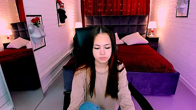 Snapshot of UliaNeer chatting on October 2025 05:04:01 AM UliaNeer online show from October 2025 05:04:01 AM