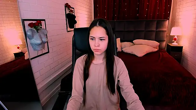 Snapshot of UliaNeer chatting on November 2025 05:07:02 AM UliaNeer online show from November 2025 05:07:02 AM