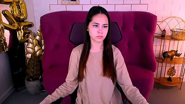 Snapshot of UliaNeer chatting on November 2025 05:02:01 AM UliaNeer online show from November 2025 05:02:01 AM