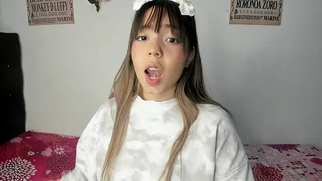 Snapshot of emma_grays2 chatting on June 2026 06:33:02 PM emma grays2 online show from June 2026 06:33:02 PM