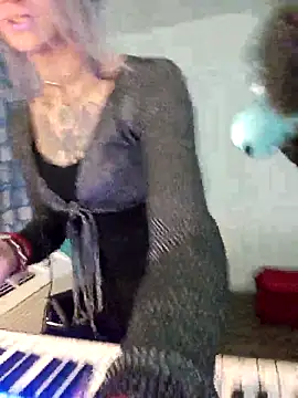 Kaotikkisses online show from April 2026 09:24:01 PM