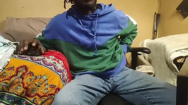 EYEzIAM online show from October 2025 09:02:01 PM