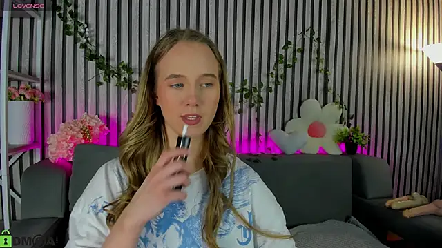 Snapshot of Casey_Sweeet chatting on March 2026 12:11:01 PM Casey Sweeet online show from March 2026 12:11:01 PM