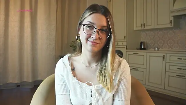 DarelleFaux online show from October 2025 03:17:01 AM