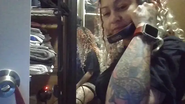 Flossee online show from January 2026 11:40:02 PM