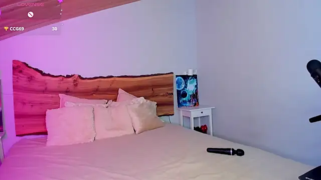 AuroraShoww online show from November 2025 11:29:01 AM