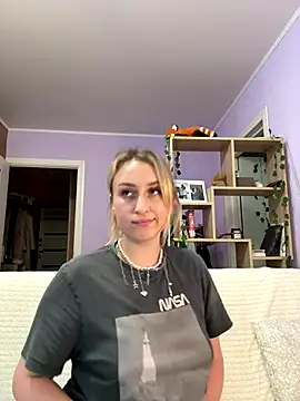 Snapshot of KassandraTress chatting on October 2025 01:04:02 PM KassandraTress online show from October 2025 01:04:02 PM