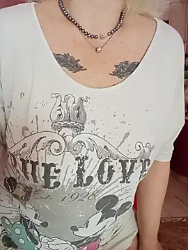 SquirtMilf00 online show from September 2025 02:55:01 AM