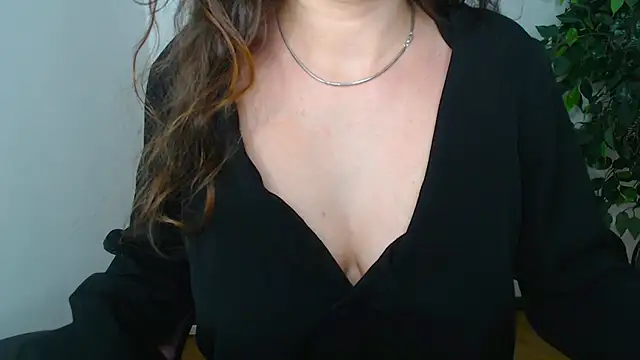 Snapshot of Erika_bestboobs chatting on September 2025 06:19:02 PM Erika bestboobs online show from September 2025 06:19:02 PM