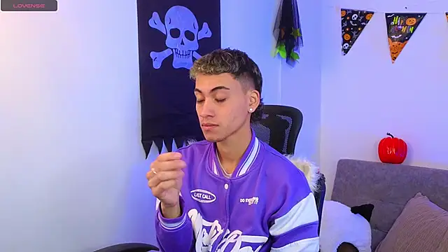 yulian vasquez online show from October 2025 12:28:01 PM