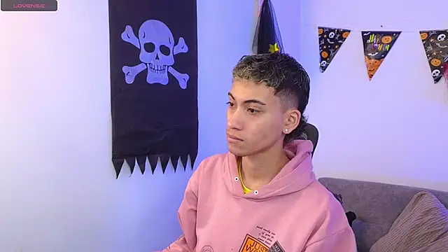 yulian vasquez online show from October 2025 12:19:01 PM