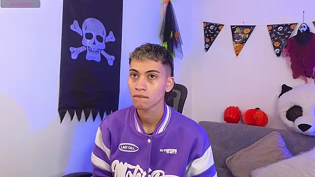 yulian vasquez online show from October 2025 12:20:01 PM