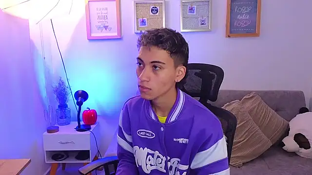 yulian vasquez online show from November 2025 12:16:01 PM