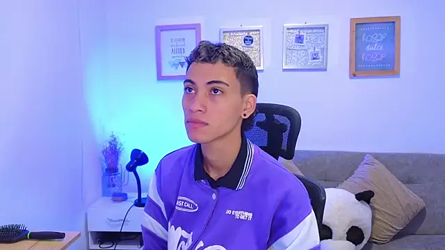 yulian vasquez online show from December 2025 12:12:02 PM