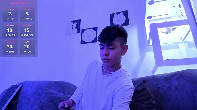 LoganTwink18 online show from September 2025 10:20:02 PM