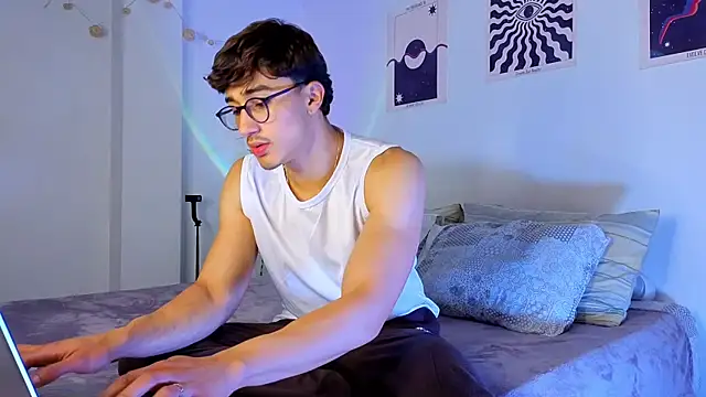 LatinReall online show from September 2025 12:12:01 AM