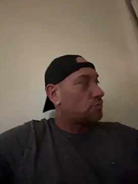 Snapshot of EUxCouple chatting on November 2025 08:19:02 PM EUxCouple online show from November 2025 08:19:02 PM