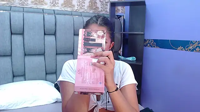 EMMA ROGGER online show from September 2025 07:26:02 PM