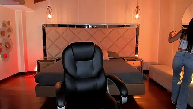 SophieHouston  online show from April 2026 04:15:01 AM