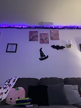 Snapshot of moan4mona chatting on October 2025 03:18:02 AM moan4mona online show from October 2025 03:18:02 AM