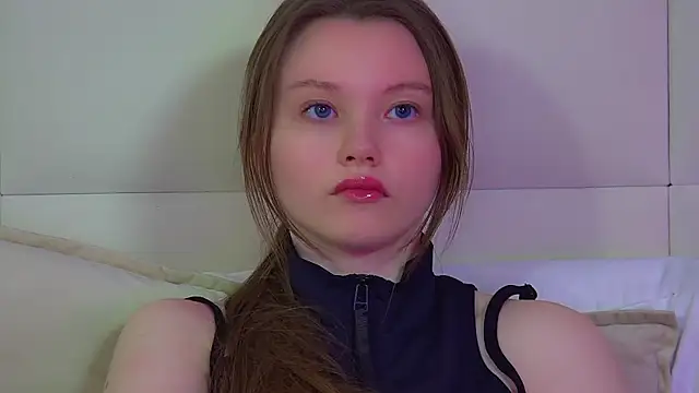 Snapshot of KeiraAsti chatting on April 2026 02:27:02 AM KeiraAsti online show from April 2026 02:27:02 AM