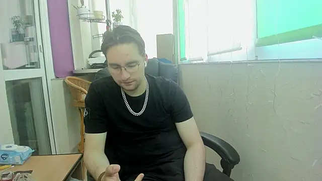Snapshot of romiosabrino chatting on May 2026 01:07:02 PM romiosabrino online show from May 2026 01:07:02 PM