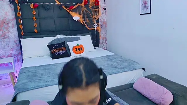 Becca Grims online show from October 2025 03:31:01 AM