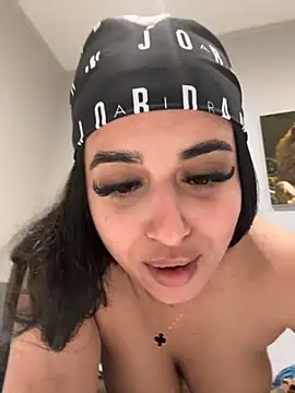 Snapshot of LilMisIndianx chatting on October 2025 07:03:02 PM LilMisIndianx online show from October 2025 07:03:02 PM