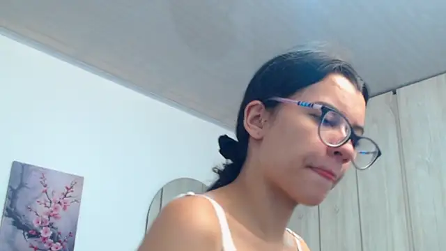 pinky f00x online show from November 2025 08:08:01 PM