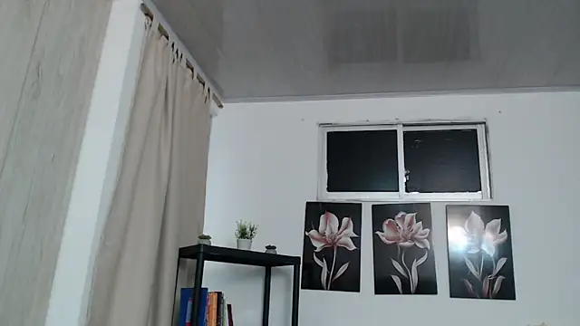 Snapshot of pinky_f00x chatting on February 2026 07:29:02 PM pinky f00x online show from February 2026 07:29:02 PM