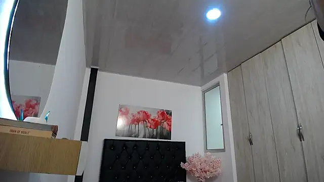 Snapshot of pinky_f00x chatting on February 2026 07:31:02 PM pinky f00x online show from February 2026 07:31:02 PM