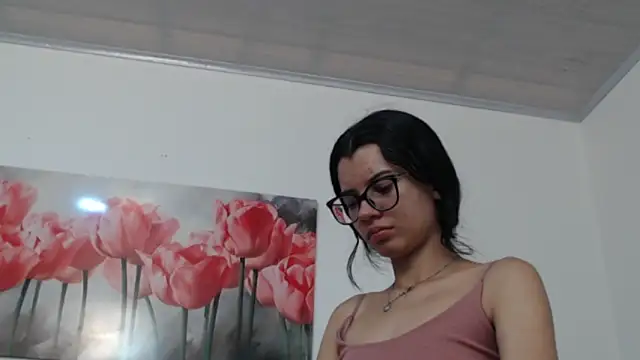 Snapshot of pinky_f00x chatting on February 2026 07:33:02 PM pinky f00x online show from February 2026 07:33:02 PM