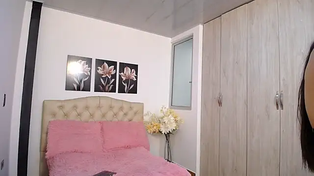 pinky f00x online show from April 2026 09:39:33 PM