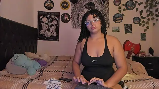 Snapshot of chloe_kisses chatting on October 2025 11:07:01 AM chloe kisses online show from October 2025 11:07:01 AM