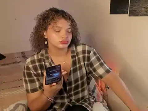 chloe kisses online show from April 2026 11:38:02 AM