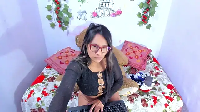 NataliaAndJulliam online show from November 2025 05:06:01 AM