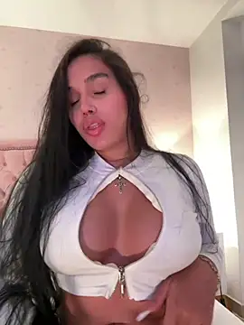 Bella  Wood online show from June 2026 09:27:01 PM