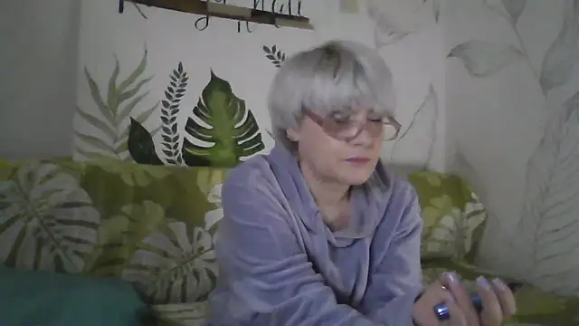 Catty Lady online show from December 2025 05:42:01 PM