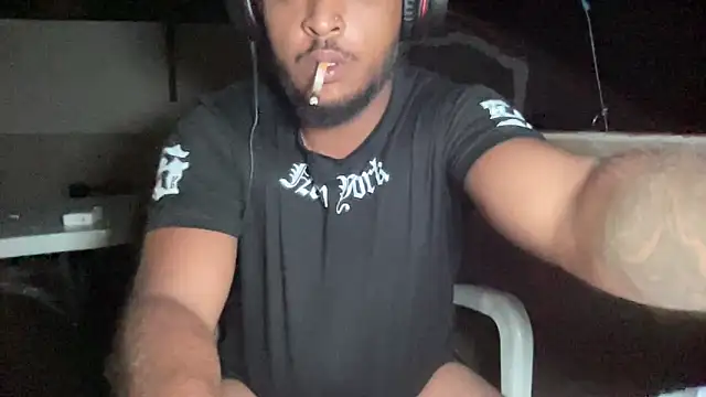 Snapshot of Minidemonkush chatting on June 2026 01:11:02 AM Minidemonkush online show from June 2026 01:11:02 AM