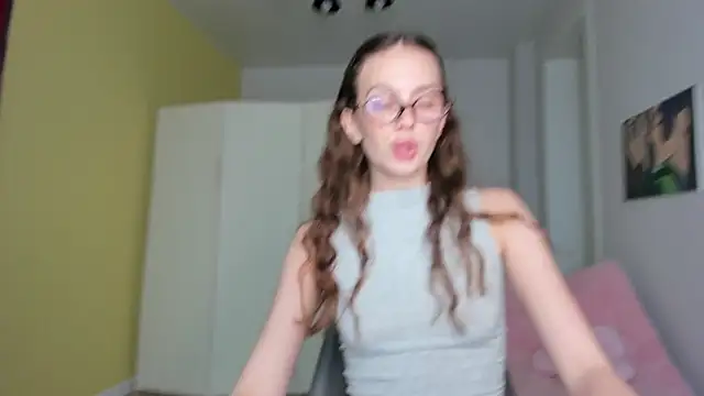 Snapshot of roxxxy_10 chatting on November 2025 03:05:01 AM roxxxy 10 online show from November 2025 03:05:01 AM