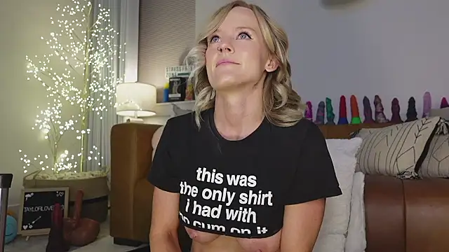 Taylorlove303 online show from February 2026 11:33:01 AM