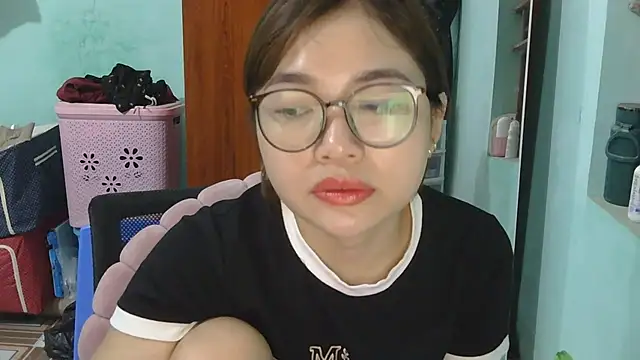 Uhem112 online show from October 2025 02:26:02 PM