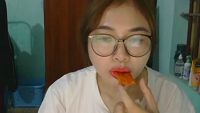 Uhem112 online show from October 2025 12:47:02 AM