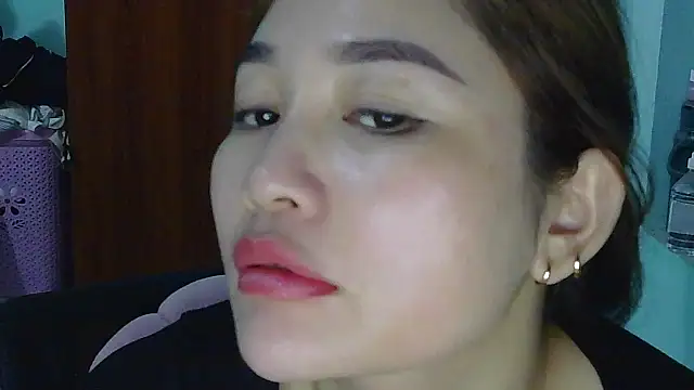 Uhem112 online show from November 2025 01:32:01 PM